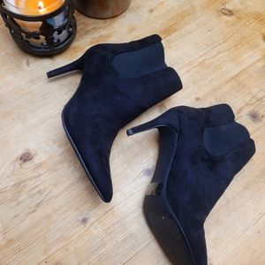 Shoes,Boots short ankle,Black suede,size 8,3 inch heels